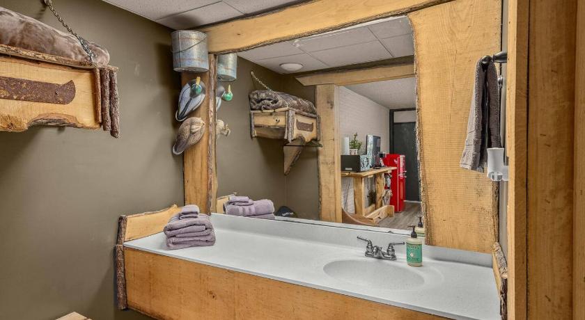 유레카 스프링스 (AR) Stonegate Lodge King Bed Fast WiFi 40in TV Salt Water Pool Room #309 4성급 숙소 레스토랑