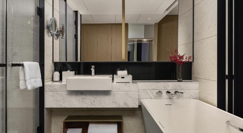 Imagen de Swiss Select Room with Twin Bed, City View 6