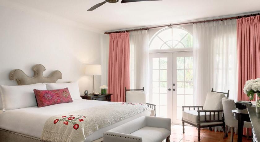 Image of Studio King Suite with View 4