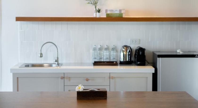 Image of Quadruple Room with Bath 12