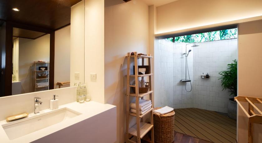 Image of Quadruple Room with Bath 2