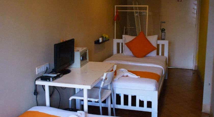 Image of Standard Twin with Shared Bathroom 1
