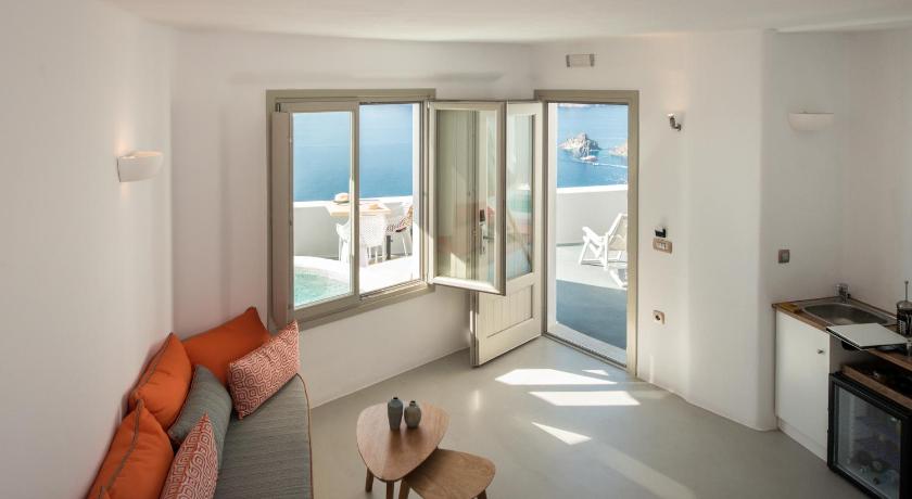 Image of Premium Suite with Outdoor Hot Tub and Caldera View 8