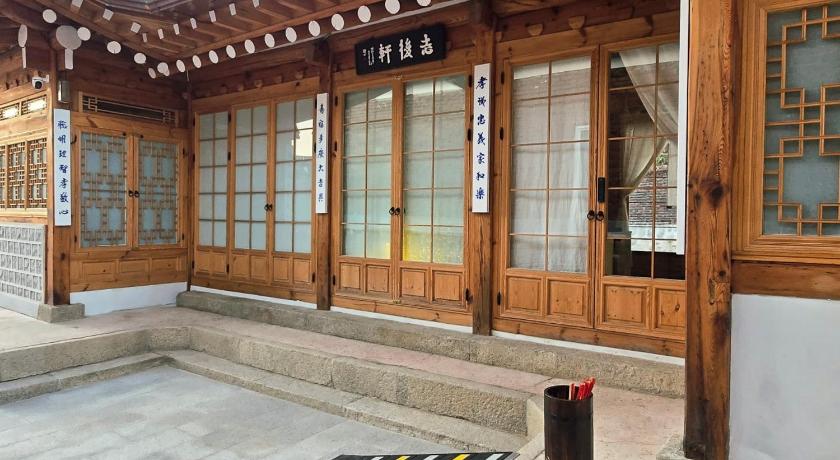 Seoul Jihuheon is a traditional Korean hanok accommodation with a jacuzzi and a large yard 4-Star Accommodation exterior
