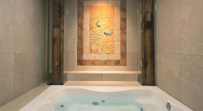 Seoul Jihuheon is a traditional Korean hanok accommodation with a jacuzzi and a large yard 4-Star Accommodation pool