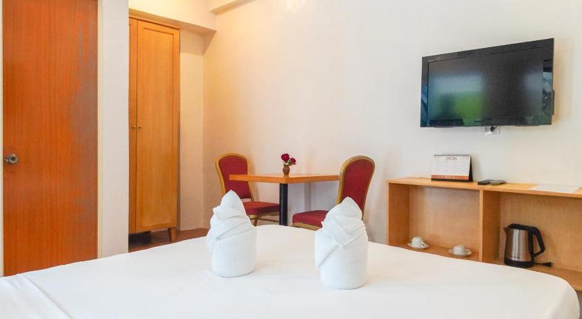 Island Inn - image 39