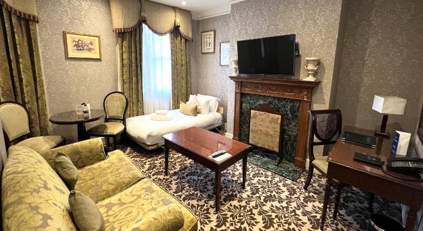Image of Deluxe one Bedroom suite with Kitchenette 0