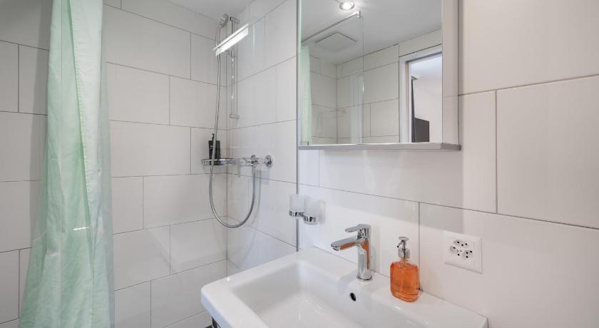 Image of Budget Double Room without Kitchen 4