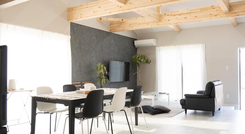 三重県観光の中間拠点津市k1 鈴鹿サーキット30分伊勢神宮60分 家族グループ旅行 広々駐車場