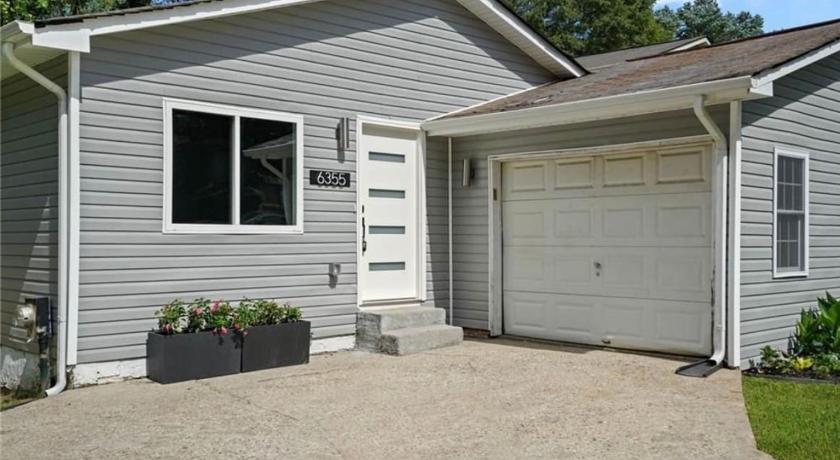 리버데일 (GA) Spacious & Cozy 3-Bedroom Home- The Blue Dream 4성급 숙소 레스토랑