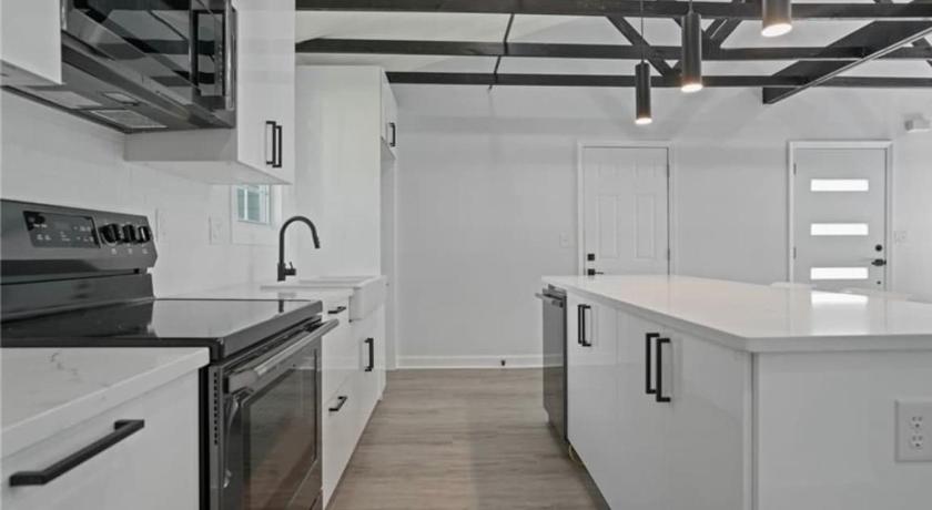 리버데일 (GA) Spacious & Cozy 3-Bedroom Home- The Blue Dream 4성급 숙소 레스토랑