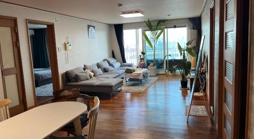서울 UN village with River View, Seoul, Free Parking, Hannam 4성급 숙소 로비