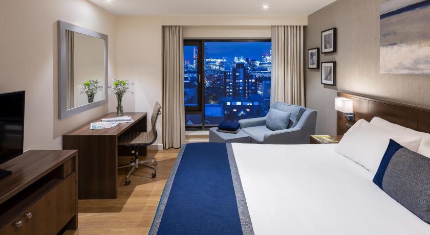 Image of Premium Room, 1 King Bed, City View 0