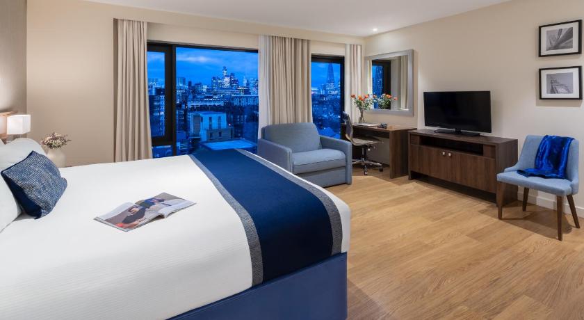 Image of Premium Room, 1 King Bed, City View 4