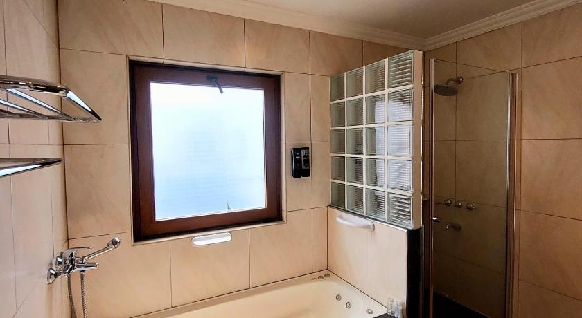 Image of Family Suite 2