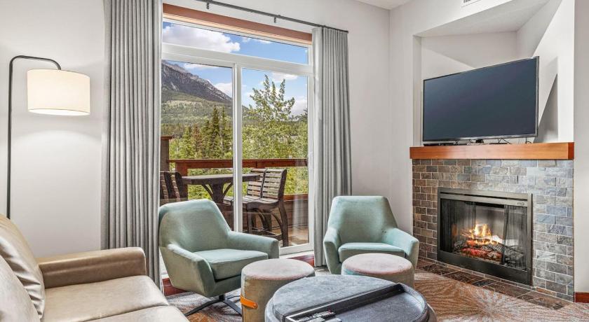 Scenic 3BR Retreat with MTN Views Hot Tub and Pool