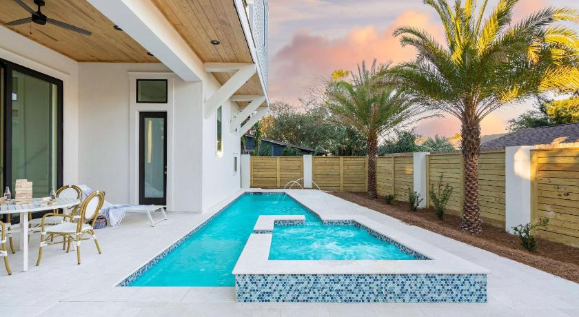 Rendezvous by AvantStay Modern Haven w Game Room Roof Top Pool Close to Beach