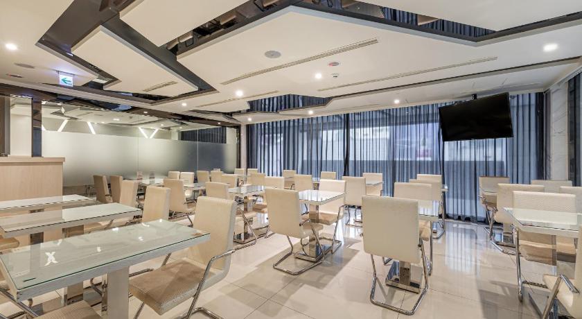CHECK inn Taichung Ziyou - image 13