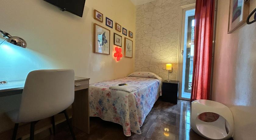 Image of Single with Shared Bathroom 0