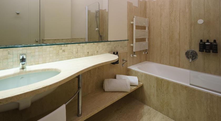 Image of Junior Suite 8