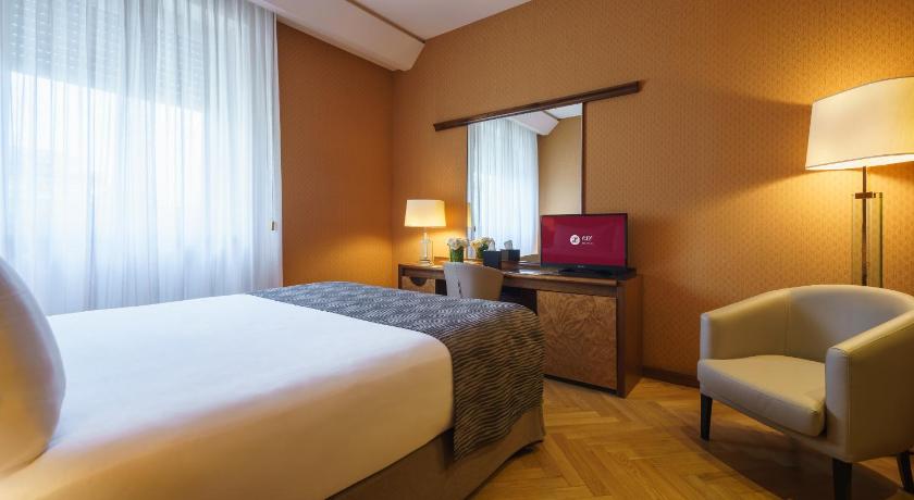 Image of Standard Twin or King Room 1