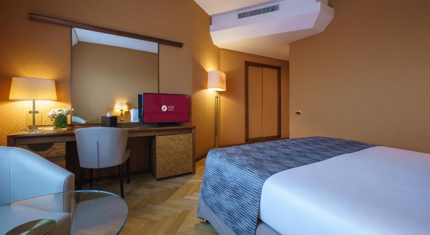 Image of Superior Room 8