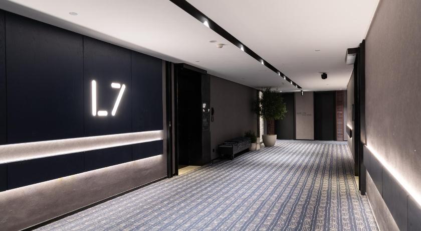 Light Hotel Wuhan Railway Station West Plaza - image 12