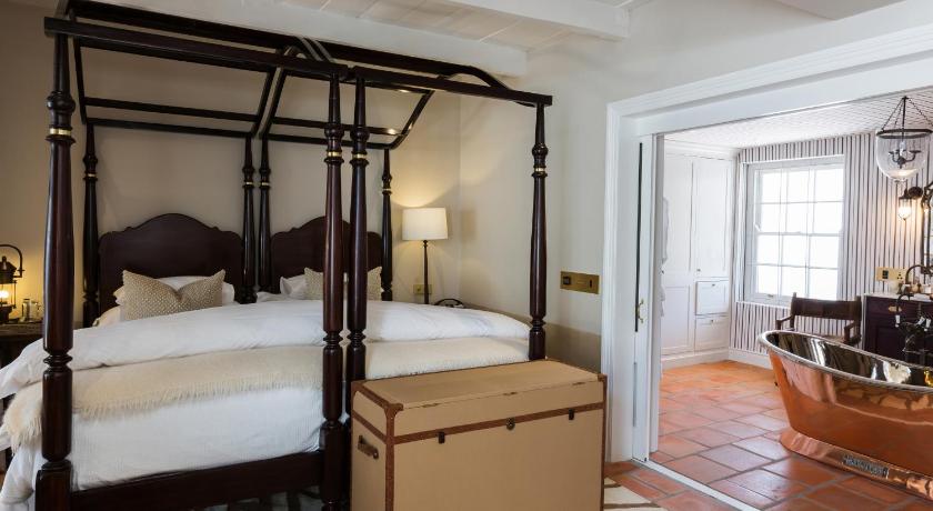 Image of Deluxe King Suite 1