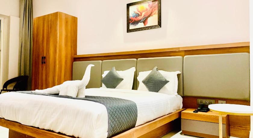 HOTEL EMORA KEYS 500 Mtrs From Madikeri Fort - image 32