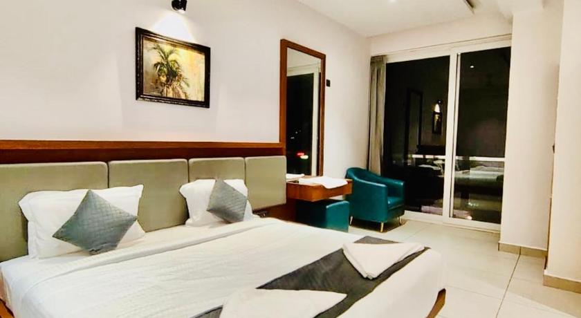 HOTEL EMORA KEYS 500 Mtrs From Madikeri Fort - image 26