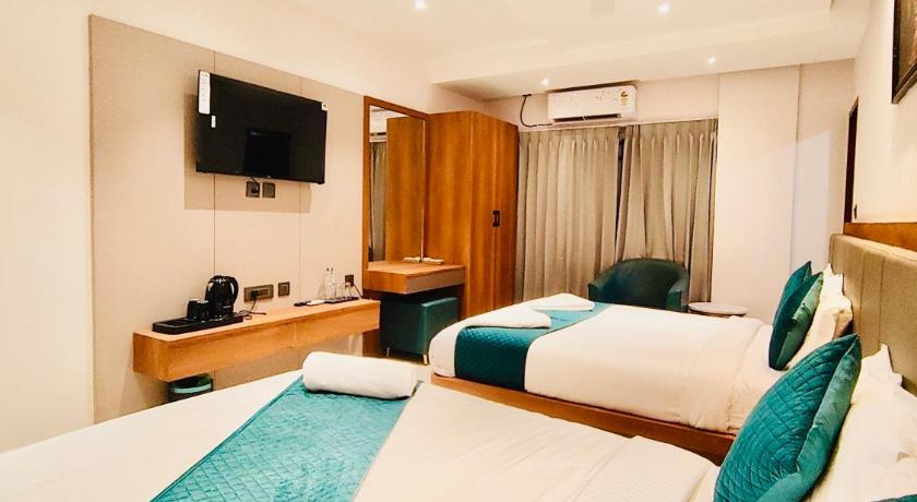 HOTEL EMORA KEYS 500 Mtrs From Madikeri Fort - image 29