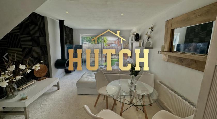 Fantastic 2-Bed House with Parking - Hosted by Hutch Lifestyle