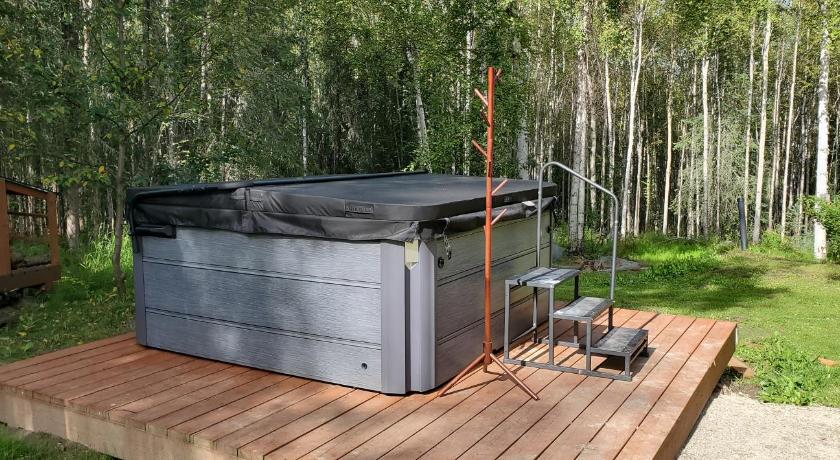 Fairbanks Borealis Bungalow and Hot Tub Accommodation suite