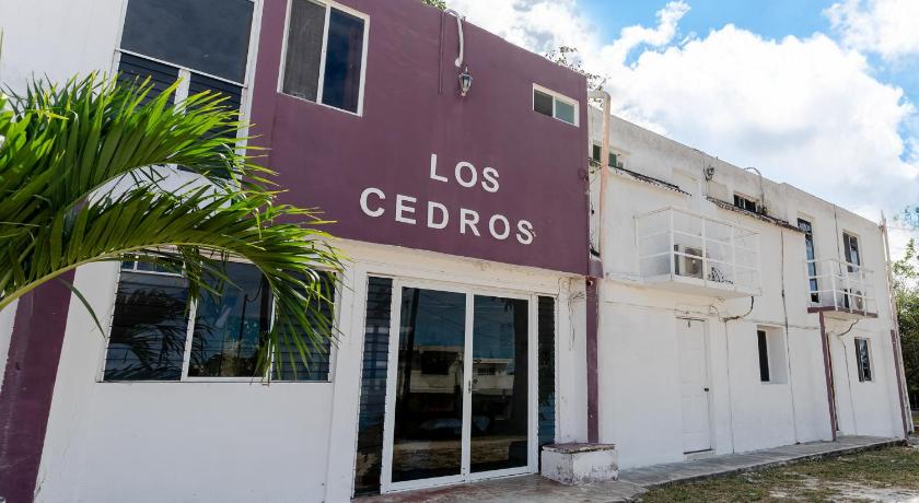 HOTEL LOS CEDROs