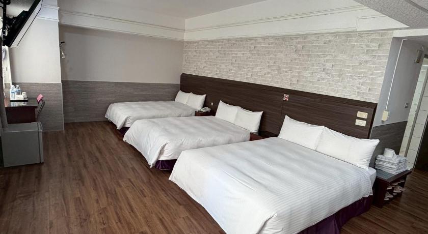 Image of Deluxe Family Room with Window 0