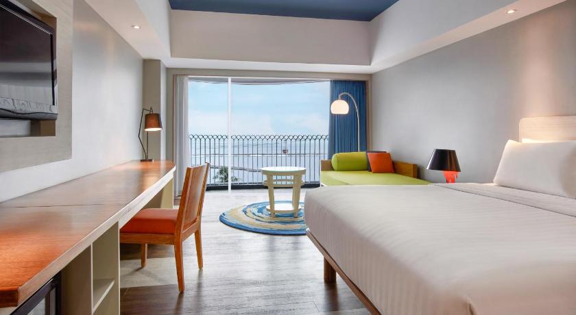 Image of Grand Deluxe Ocean View King Room 0