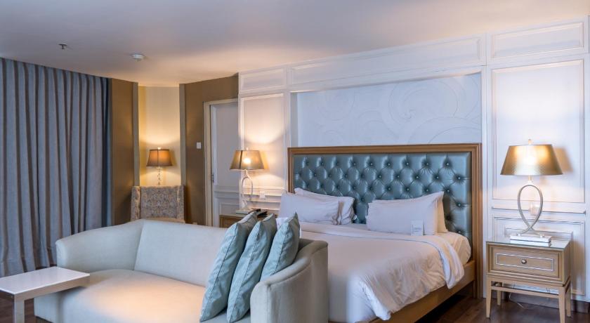 Image of Royal King Suite with Ocean View 1
