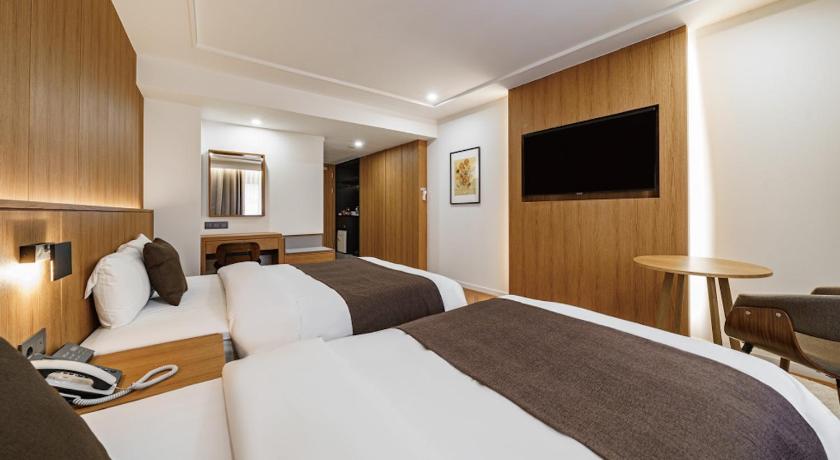 Image of Premium Deluxe Twin Room 3