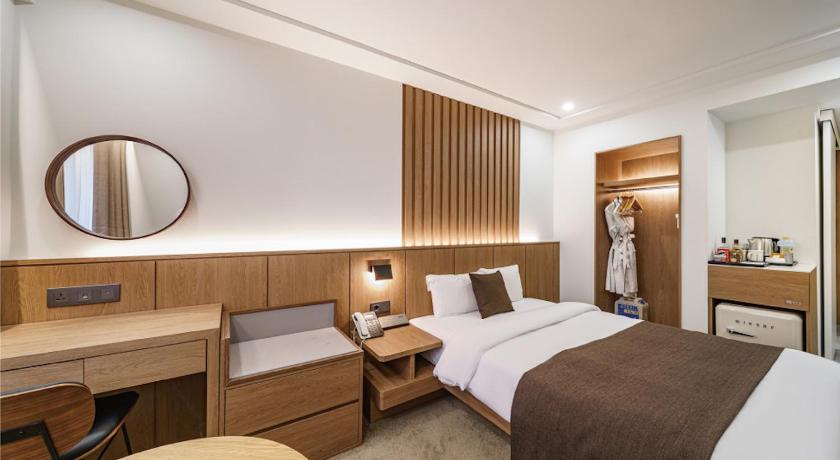 Image of Premier Standard Double 3