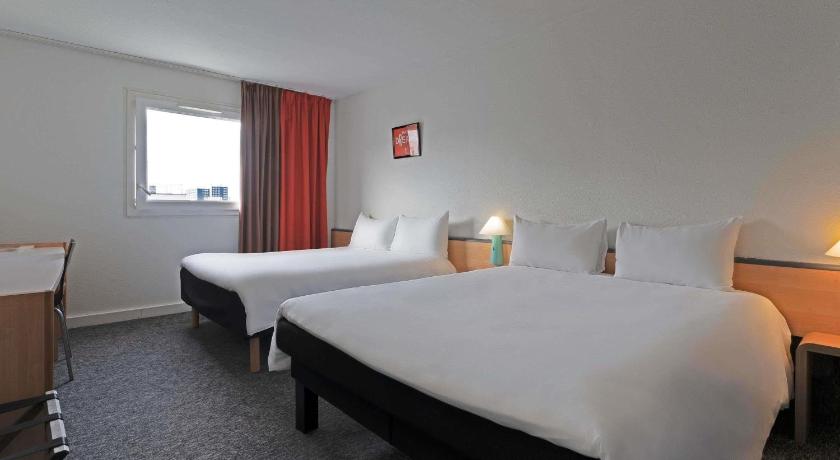 Image of Standard 1 Double and 1 Single Bed 1