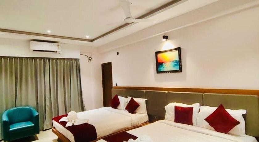 HOTEL EMORA KEYS 500 Mtrs From Madikeri Fort - image 30