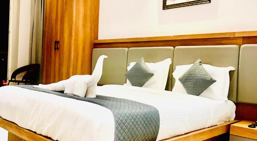HOTEL EMORA KEYS 500 Mtrs From Madikeri Fort - image 37