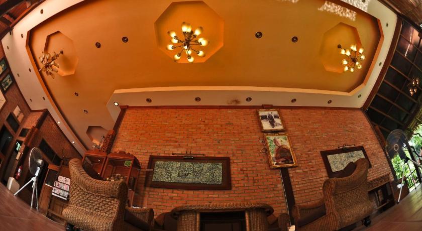 a large building with a clock on the ceiling, Chuan Thanapanya Resort in Sakon Nakhon