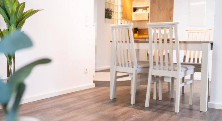 에그슈타트 Eggstätt Seeglück (Eggstatt am Chiemsee, Auto-Check-in 24-7, gratis Parkplatz an der Unterkunft, Netflix & Amazon Prime) 5성급 게스트하우스 스위트룸