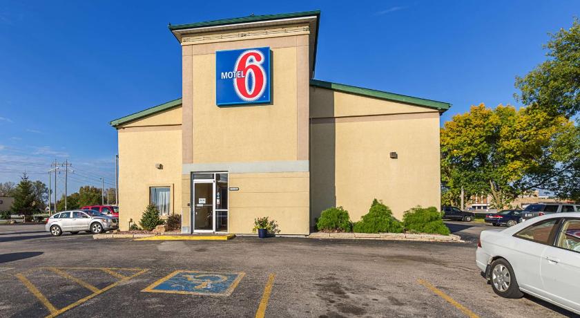 Motel 6-Moline, IL