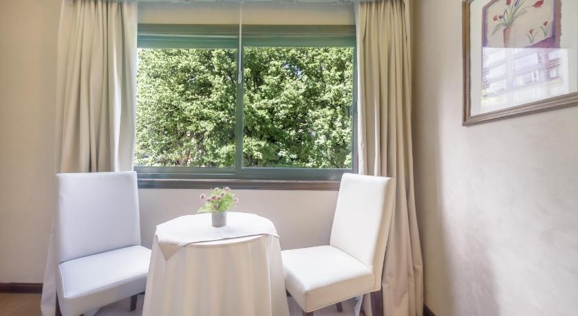 Image of Superior King Room 12