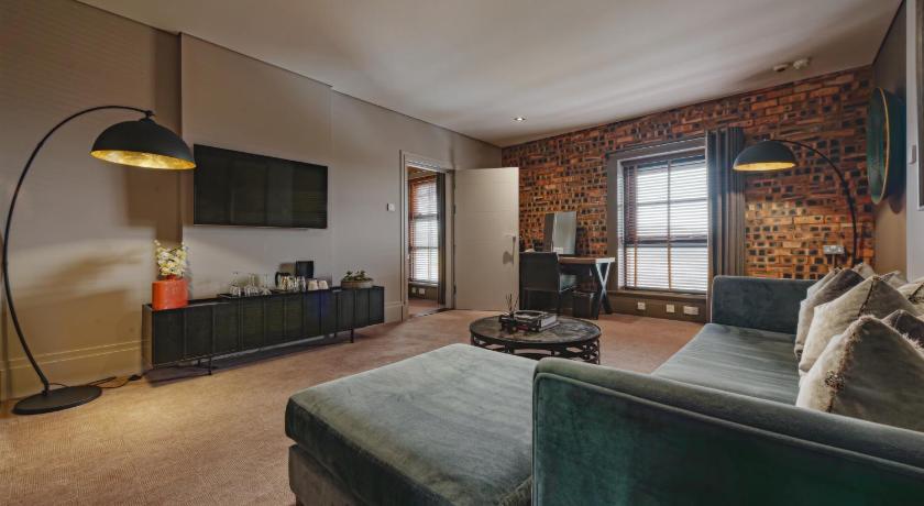 Image of Signature Suite 15