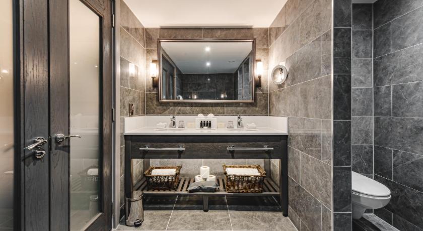 Image of Deluxe Suite 7