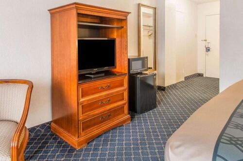 Image of Deluxe King Room 5