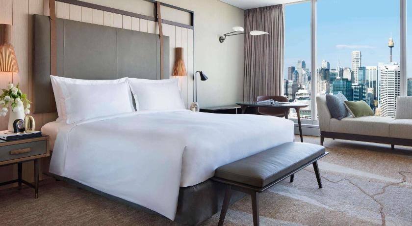 Image of Junior Suite Club Millésime Benefits, 1 King Size Bed, Darling Harbour View 0